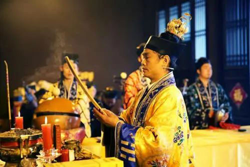 朱砂辟邪方法多，过去和现在截然不同